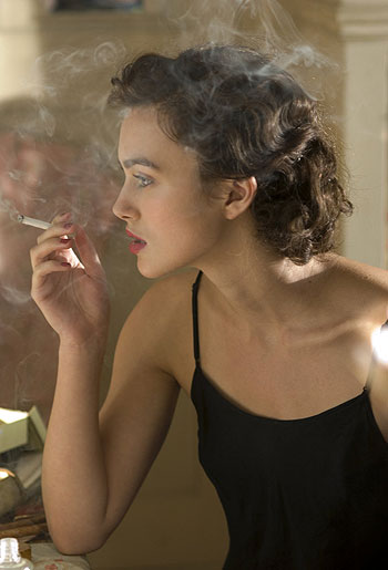 http://img.csfd.cz/files/images/film/photos/000/142/142350_232369.jpg?w700
