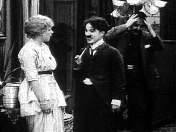 Chaplin stěhuje piáno