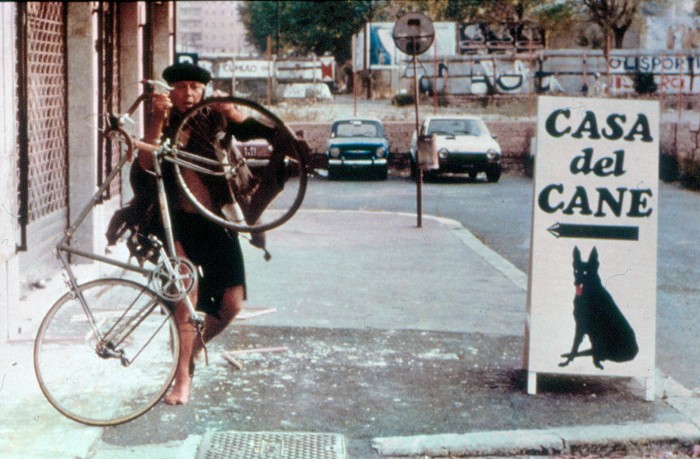 Fantozzi (1975)