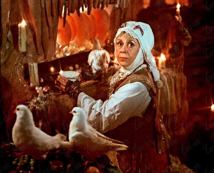 Perinbaba (1985)