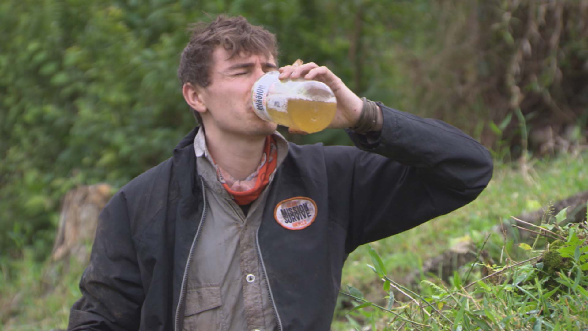 Выпил собственную мочу. Челендж выпила свою мочу. Девочка пьет свою мочу. Не пить мочу. Пил мочу.