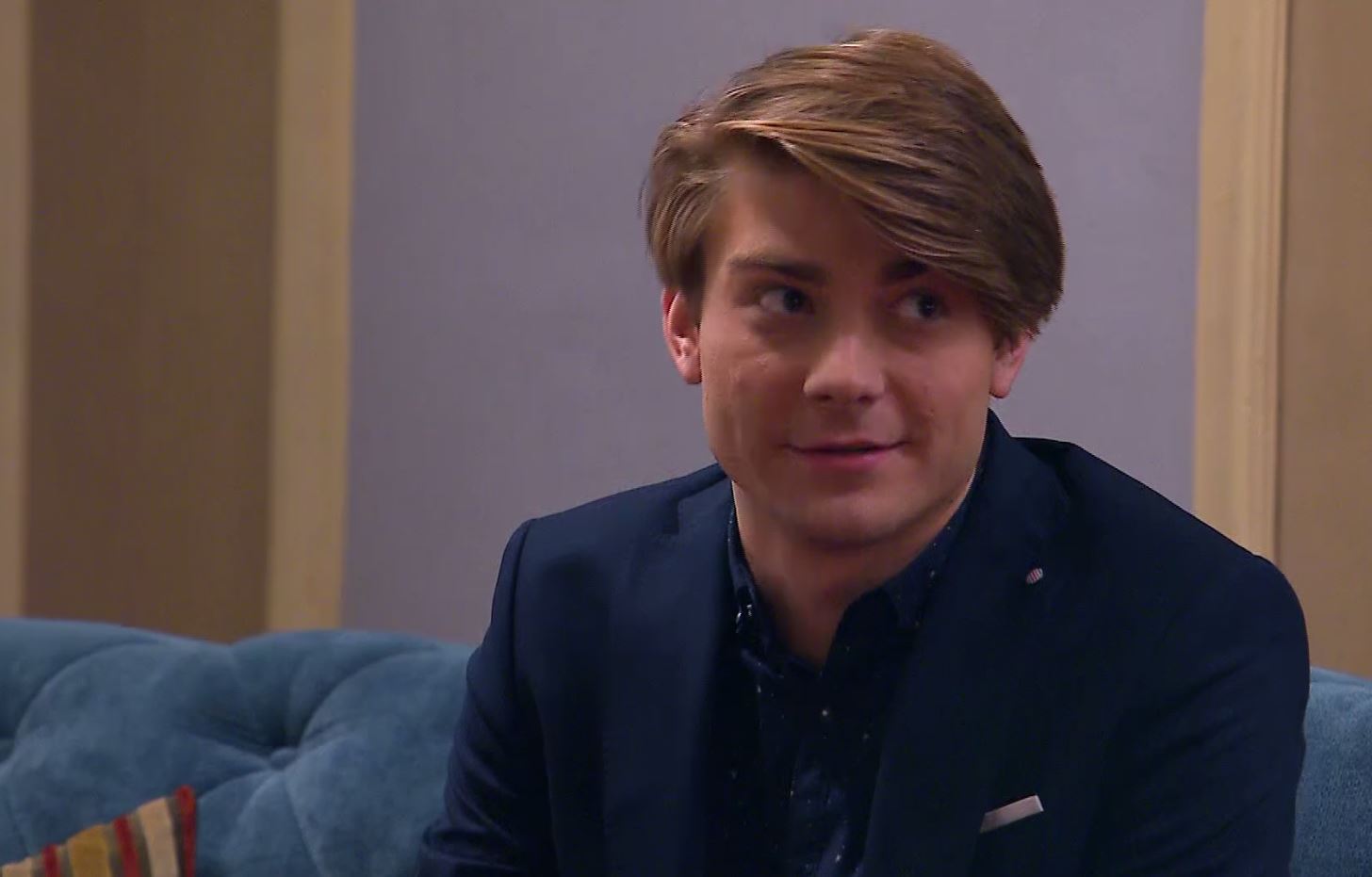 Ohnivy Kure Okradeny O Vsechno S05e13 Epizoda 2018 Galerie Csfd Cz