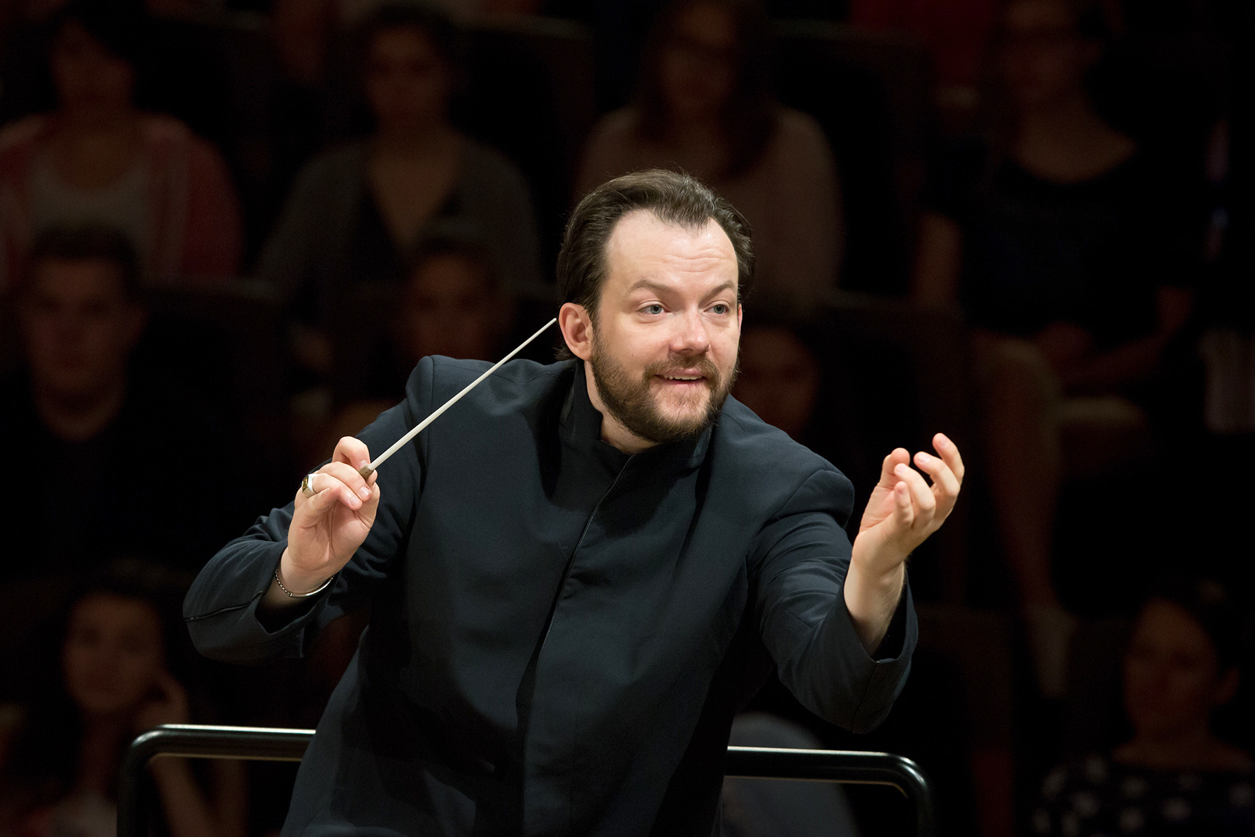 Andris Nelsons dirigiert Antonín Dvorák