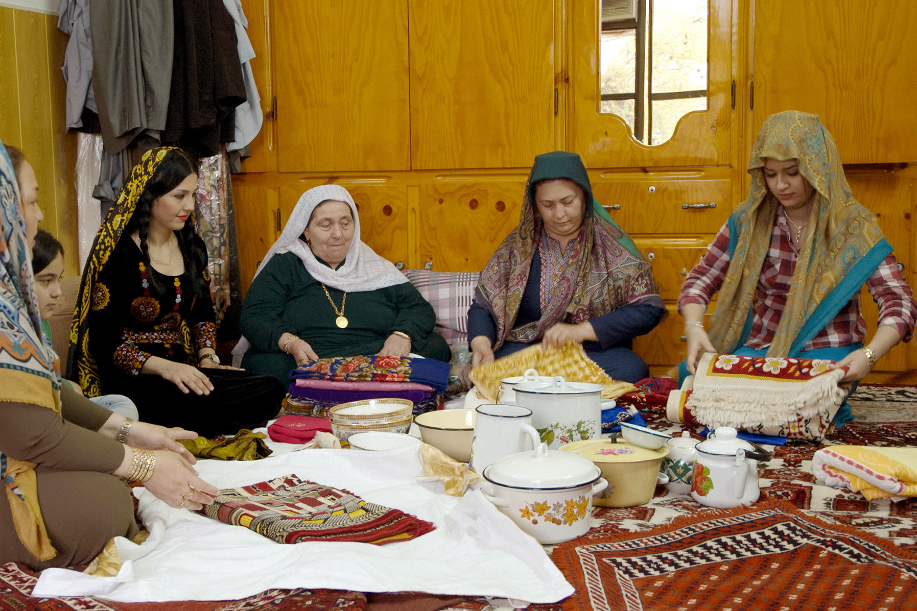 Arab grannies. Свадьба Иран Туркменистан. Туркменская бабушка. Бабушка Вилладж.