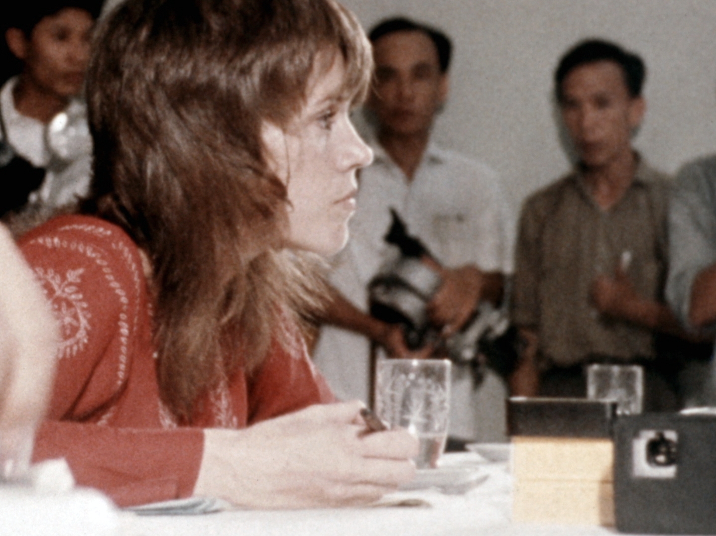 Jane Fondová a Joan Baezová v Hanoji, 1972