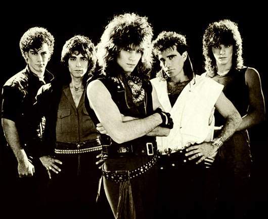Bon Jovi vznikli v roce 1984. A hned jejich první písnička byla bomba. Nevěříte? Tak klikněte a přesvědčte se sami.