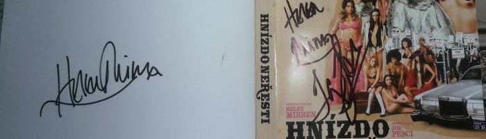 Podpisy Helen Mirren. Helen byla nadšená obalem DVDčka k filmu Hnízdo neřesti, ve kterém hrála akterý režíroval její manžel Taylor. A to tak, že mi i přivolala Taylora, aby mi to také podepsal: "Taylor, you have to see this, I love it!"