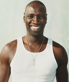 Súčasne najlepší francúzsky herec. Aj dvaja sú rodina, Samba a Nedotknuteľní. Omar Sy